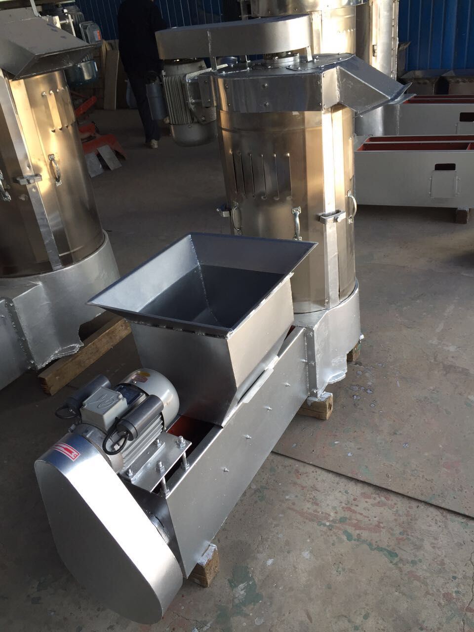 Wheat washing machine